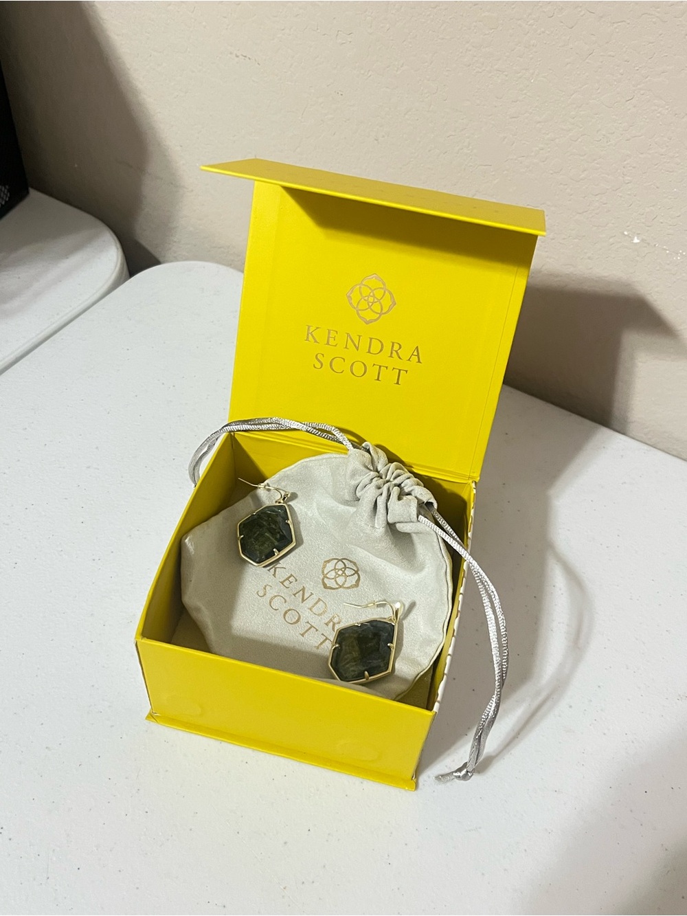 Kendra Scott Dax Faceted Geometric Drop Earrings Gold Tone Olive Gem NEW IN BOX